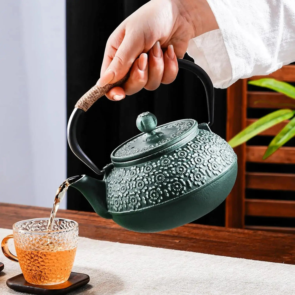 900ML Cast Iron Teapot Sakura Pattern Tea Kettle With Tea-Strainer - Julia M LifeStyles