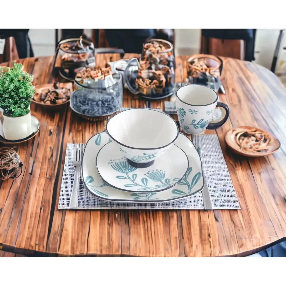 Floral Ceramic Dinnerware Set Sixteen-Piece Round Blue and White Service for Four Julia M LifeStyles