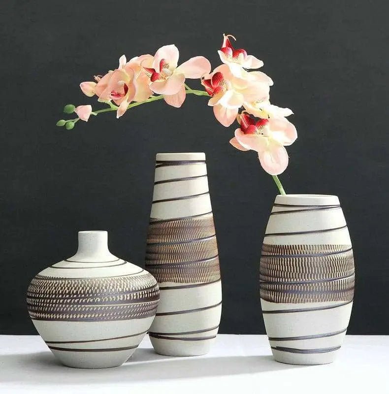 Vintage ceramic vase - Julia M LifeStyles